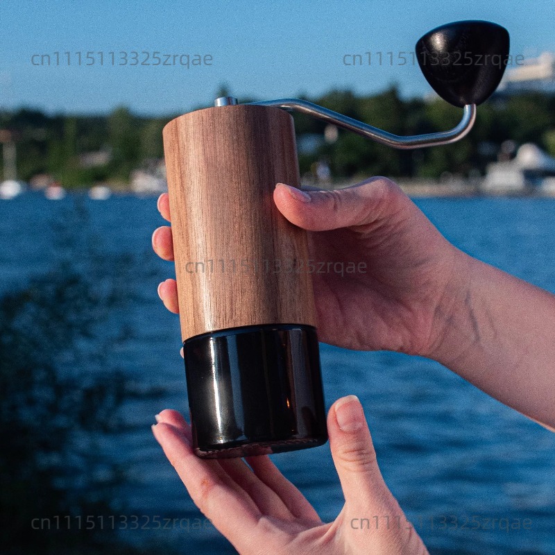 เครื่องบดกาแฟมือหมุน Commander - Burr Hand Grinder บทวิจารณ์และราคา